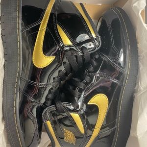 Jordan 1 Retro High Black Metallic Gold